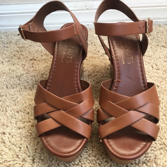 Coconut by Matisse brown wedge heels sz 8 - Picture 4 of 6